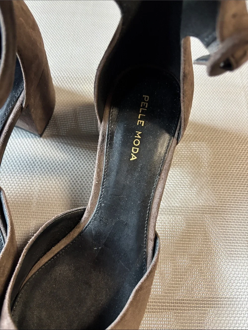 Pelle Moda Dark Brown Suede Ankle-Strap Block Heels sz 9